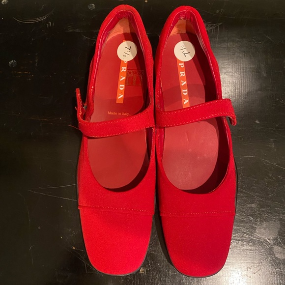 PRADA NWT VINTAGE MARYJANE RED FABRIC Size-7.5 - Picture 2 of 10